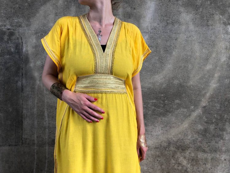 DJELLABA Gandoura Plastron Jaune or MARRAKECH – Image 4